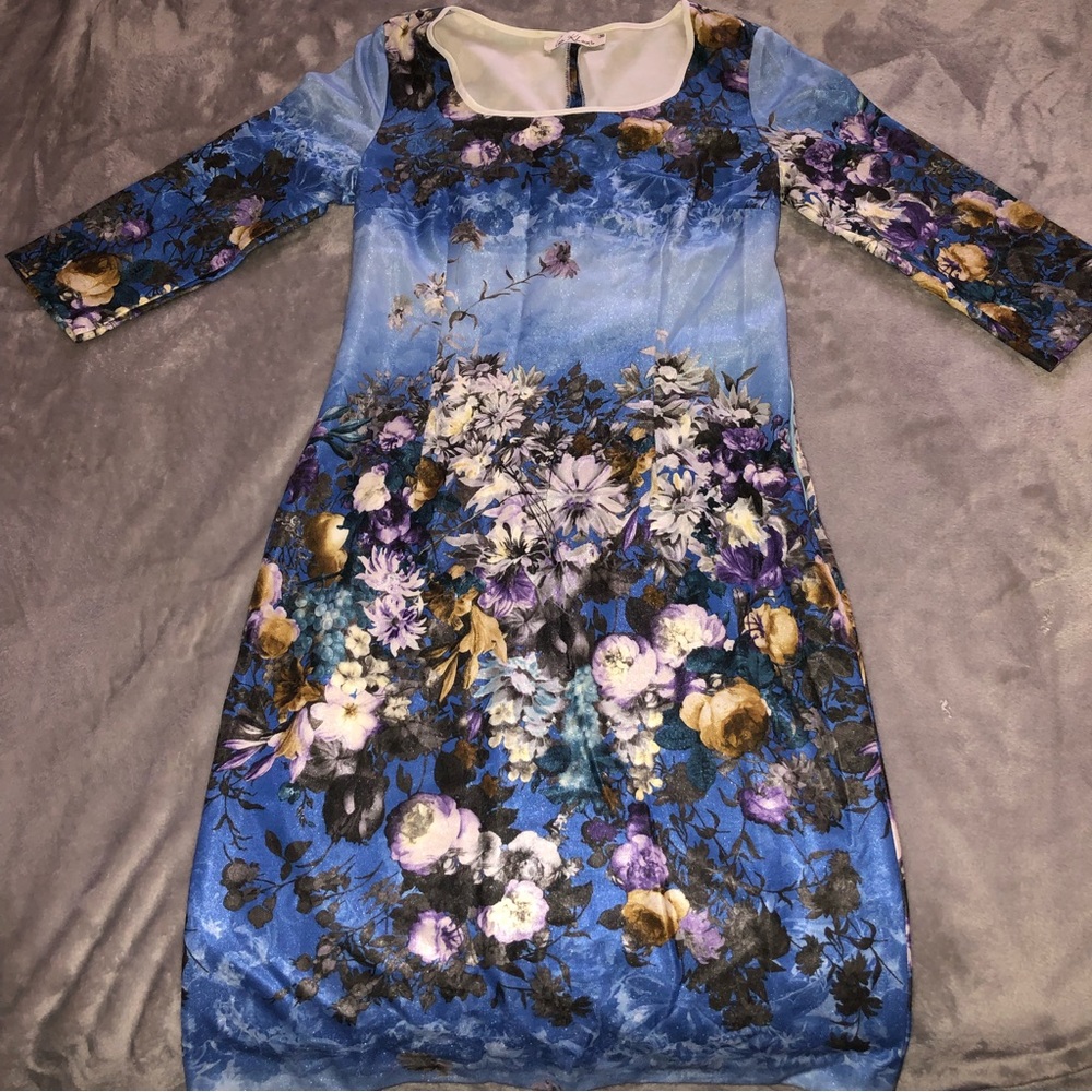 Iren Klairie blue floral midi dress with short sleeves